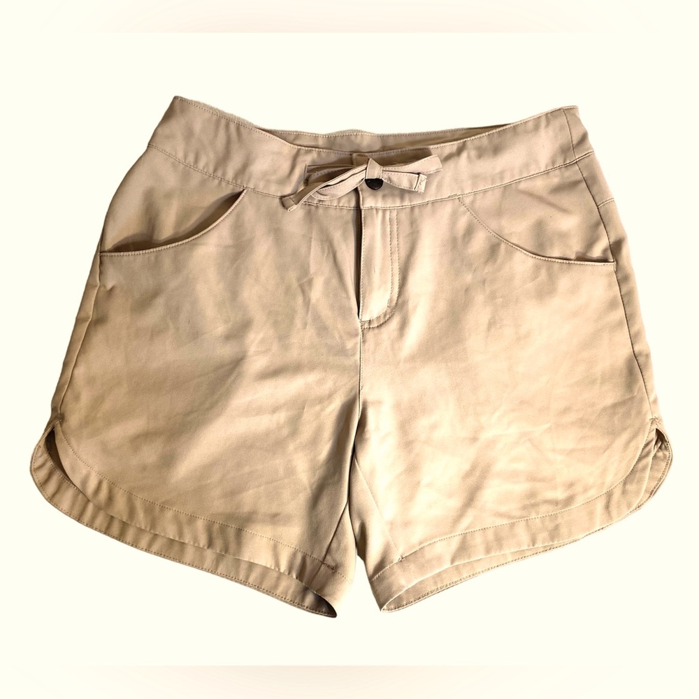 Magellan outdoors cream shorts size XS